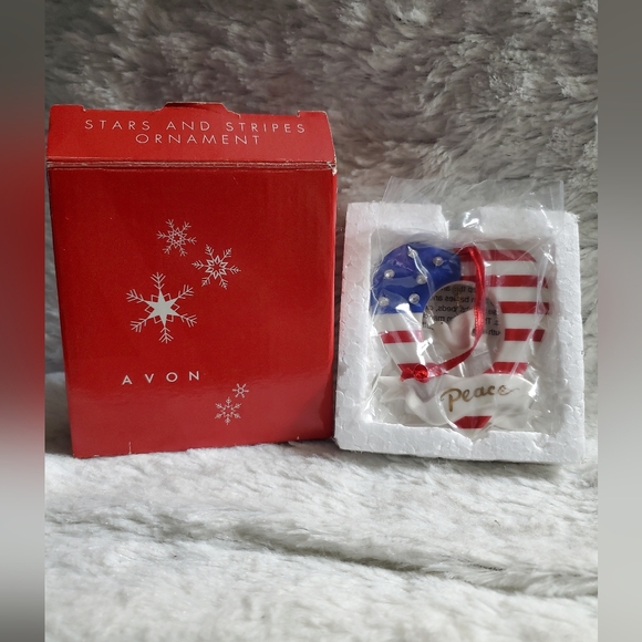 Avon 2004 Stars And Stripes Ornament - Picture 2 of 4